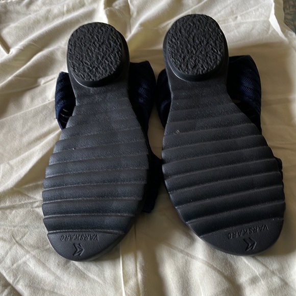 Varskarc sandal size 10.5 wide navy - Picture 4 of 4